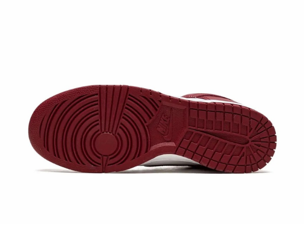 Nike Dunk Low ‘Bordeaux’